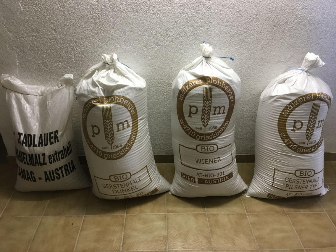Malzvorrat in Säcken