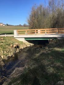Brücke der Straße nach Trilling
